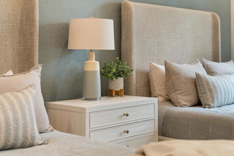 Soft textures, calm tones, and the kind of details that make a room feel instantly restful. Bedroom moments, the QM way.

@universalfurn 
@harborviewcustombuilders