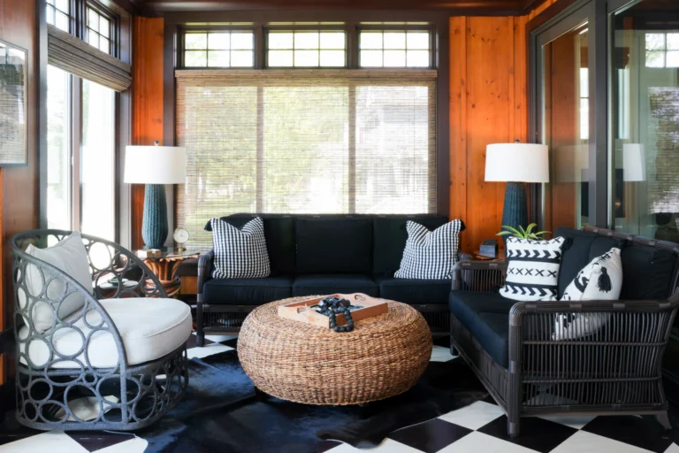 September has entered the room. Warmer woods, deeper tones, soft textures and a few playful details bring just enough of that early fall feeling into a space without completely changing it. Sometimes the seasonal shift is really just about adding a little warmth and letting the details do the rest.
A little September inspiration from QM.