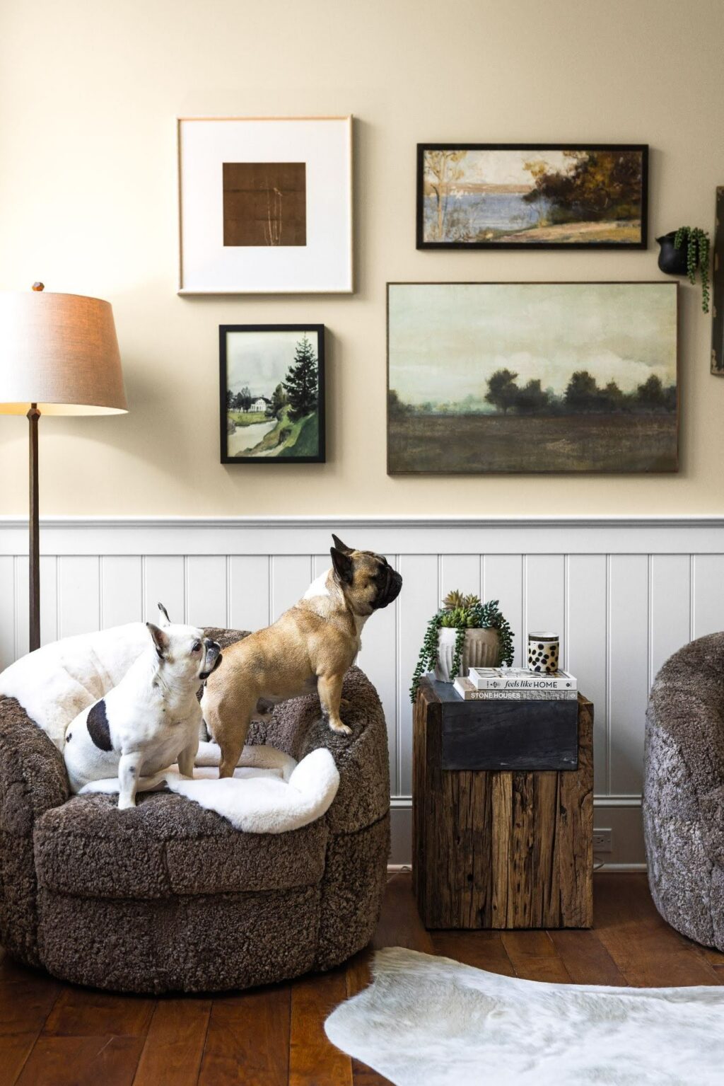 A living space should never feel off-limits… it should invite you in, and everyone you love right along with you.

Soft places to land, textures that hold warmth, corners that become favorites without trying.

Because the best rooms aren’t just designed to be seen… they’re designed to be lived in.

@alderandtweedfurniture 
@uttermostcompany