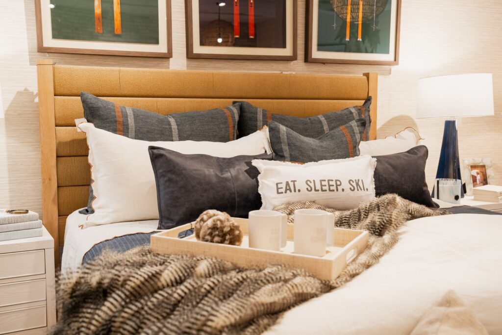 A winter refresh done right!

Think soft textures, warm woods, and après-ski comfort. Come find inspiration at The Quiet Moose Second Home. 🩵

Open Monday - Saturday | 10 AM to 5 PM

#quietmoosesscondhome #interiordesign #northernmichigan #apresski #holidayinspo